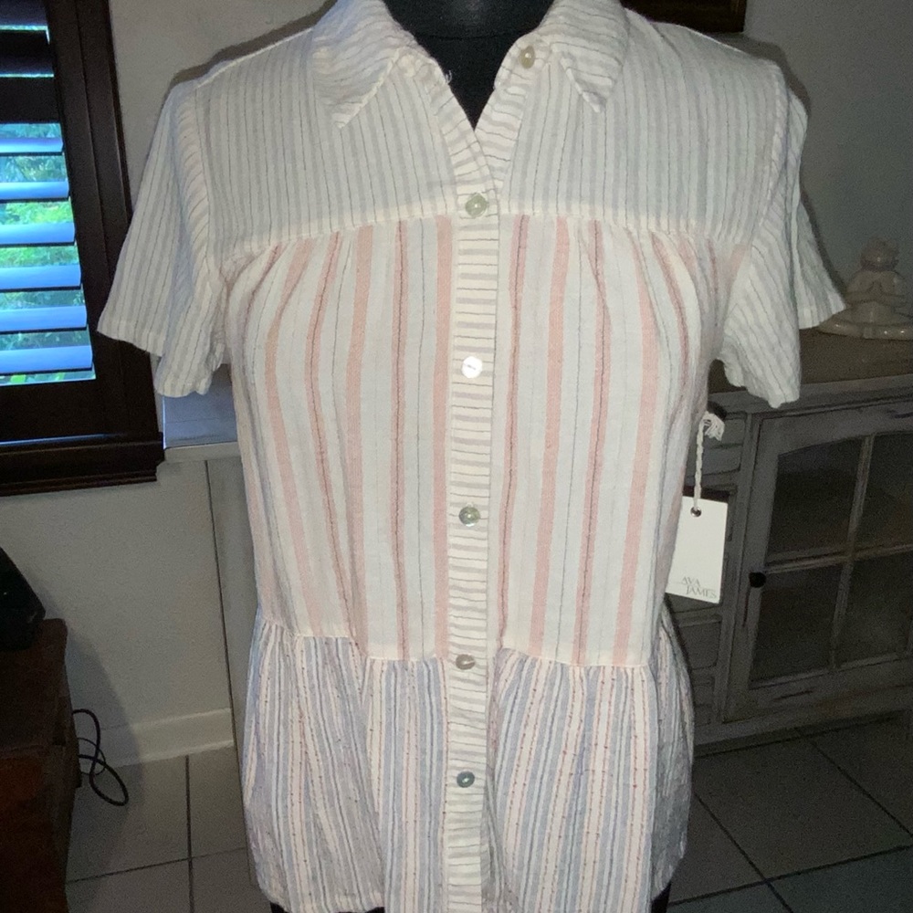 ❤️👀💜 NWT Cute patchwork button up top. Ave James M